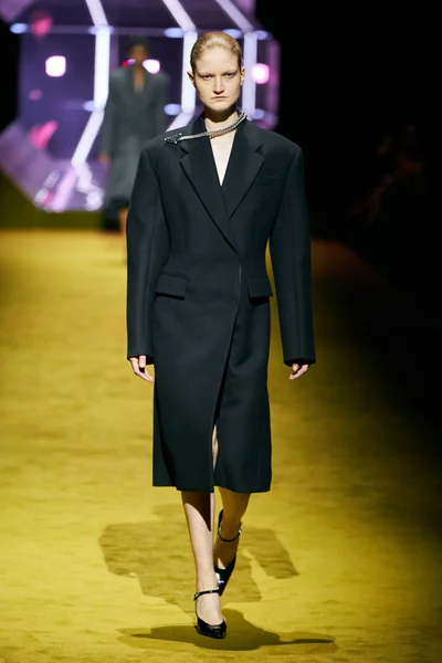 Look 10